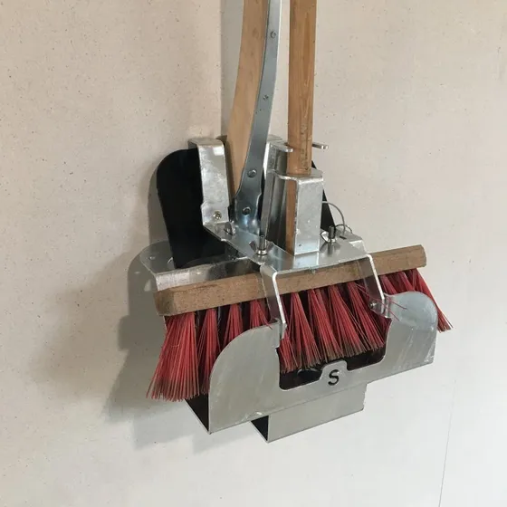 Smedebakken Kombiophæng til skovl og kost, galvaniseret