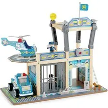 Hape Politistation i træ, 13 dele