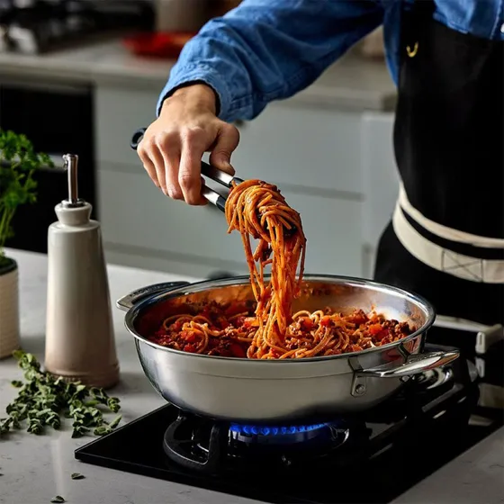 Le Creuset 30 cm 3-lags rustfri lav kasserolle med låg