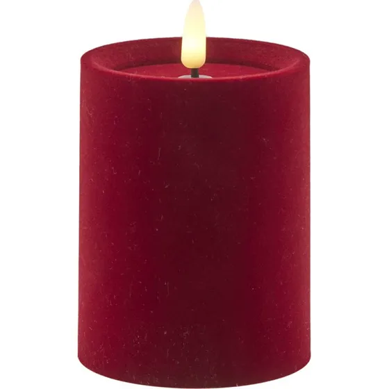Sirius Sille LED bloklys i velour, 10 cm, kirsebærrød