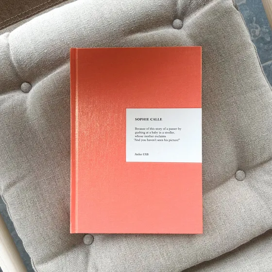 Sophie Calle: Because - Kunstnerbog med løse fotografier