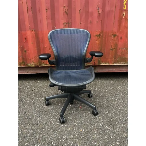 Herman Miller Aeron B Kontorstol - Blå polstring & Grafit ramme