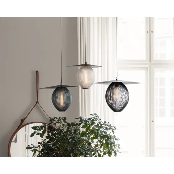 GUBI Satellite Pendel M Midnight Black