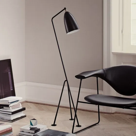 Gubi Gräshoppa Gulvlampe Jet-Black