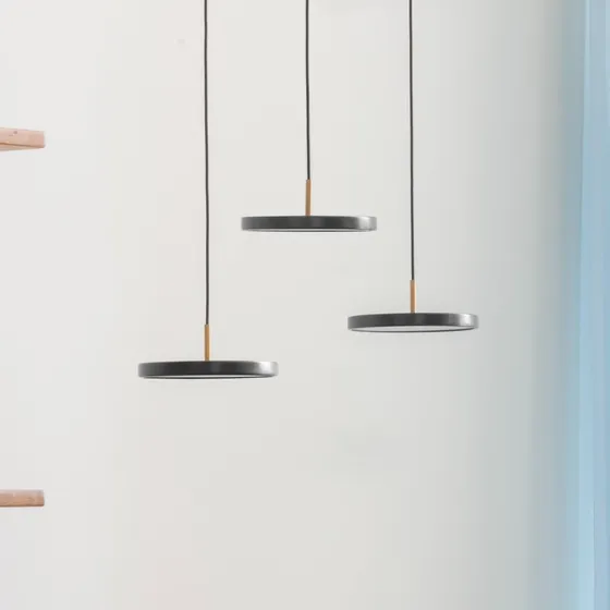 UMAGE Asteria Micro V2 Pendellampe – Antracitgrå med messing