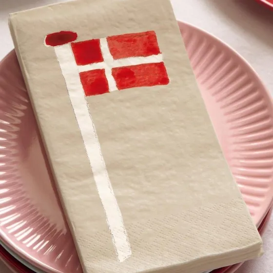 Ib Laursen Servietter m/ Dannebrog på flagstang - 16 stk. Sandfarvet