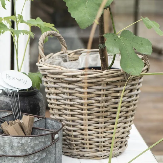 Ib Laursen Konisk Rattan Plantekurv m/ plast - 31 cm
