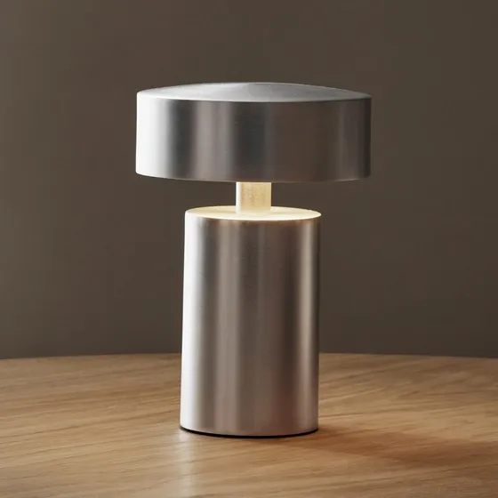 Audo Copenhagen Column Portable Bordlampe i Aluminium