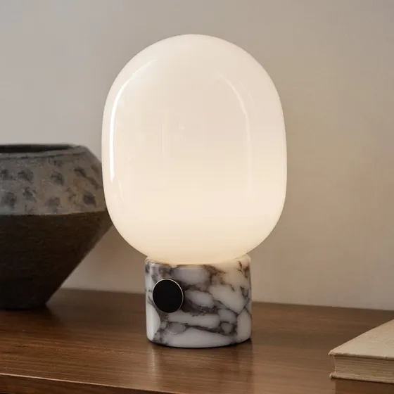 Audo Copenhagen JWDA Bordlampe i Marmor og Glas, 32 cm