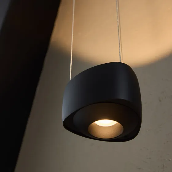 LOOM DESIGN Air LED-hængelampe, sort, 13 cm, aluminium