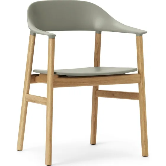 Normann Copenhagen Herit Spisebordsstol med Armlæn i Egetræ - Støvet Grøn