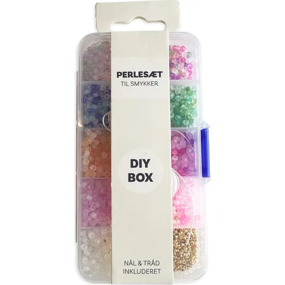 Perler i æske med assorterede farver, nål og tråd