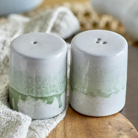 Bloomingville Paula salt- og peberstrøer i grønt stentøj, 2 stk.