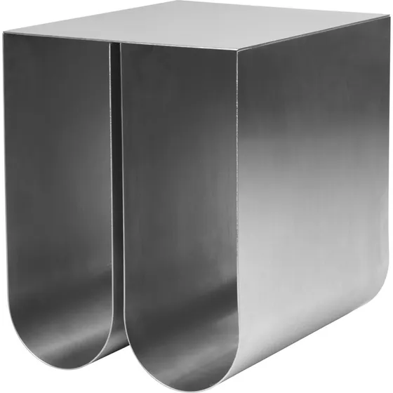 Kristina Dam Studio Curved sidebord i rustfrit stål