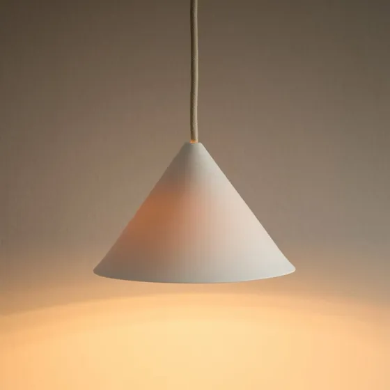 Moebe Ceramic Cone pendel i hvid porcelæn, Ø19 cm