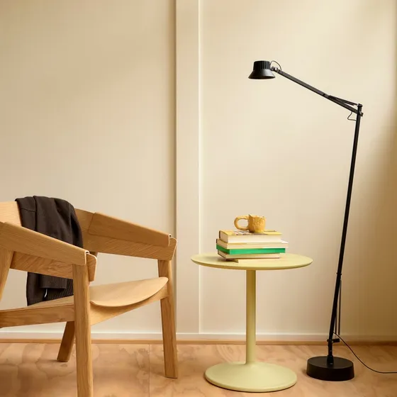 Muuto Dedicate LED-gulvlampe, sort, dæmpbar, 112 cm
