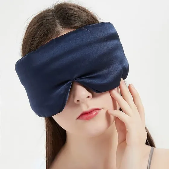 Justerbar dobbeltsidet silkesøvnmaske - Navy Blue