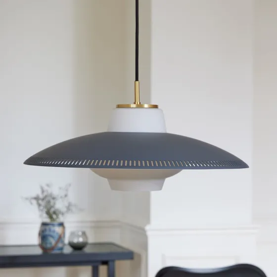 Warm Nordic Opal Shade Pendel Ultimate Grey
