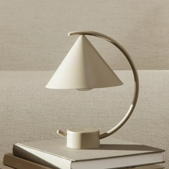Ferm Living Meridian Portable Bordlampe - Cashmere