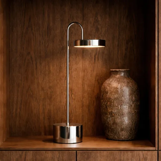 Dyberg Larsen MooveLIGHT LED-bordlampe, krom, 35 cm
