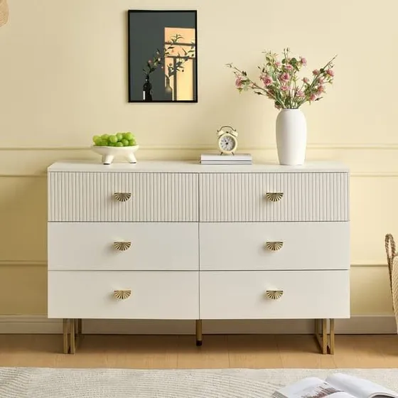Moderne hvid skænk med 6 skuffer og guldaccent, 120x40x75 cm