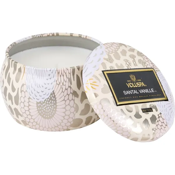 Voluspa Santal Vanille Japonica Duftlys i Dekorativ Dåse, 113g