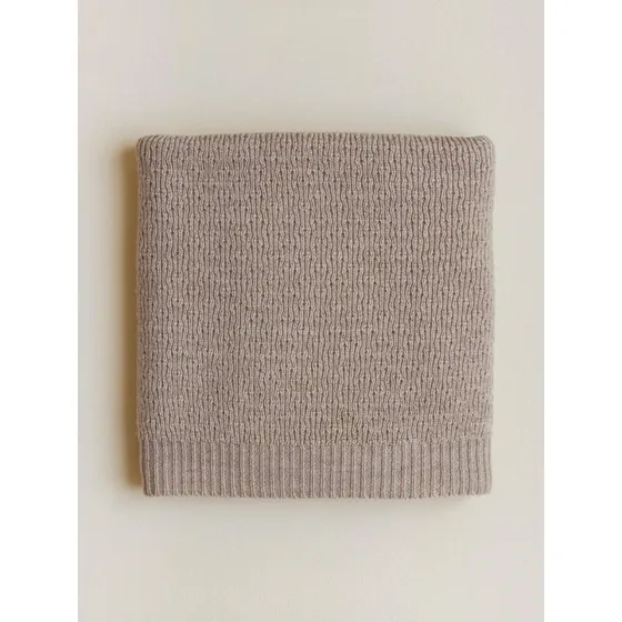 Hvid Knitware Dora babytæppe i merinould – Sand