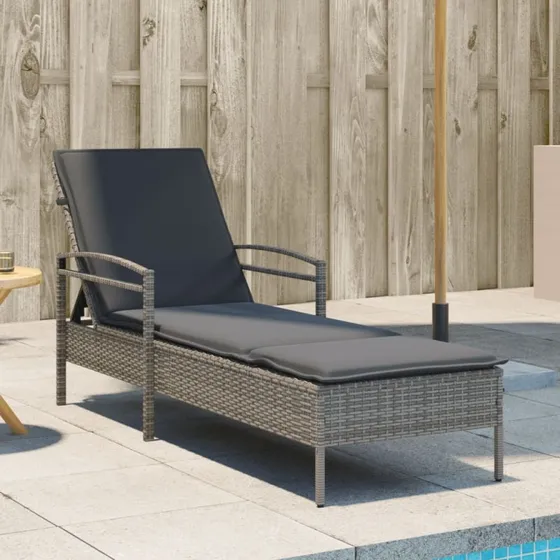 Liggestol i polyrattan med hynde 63x200x81 cm – grå