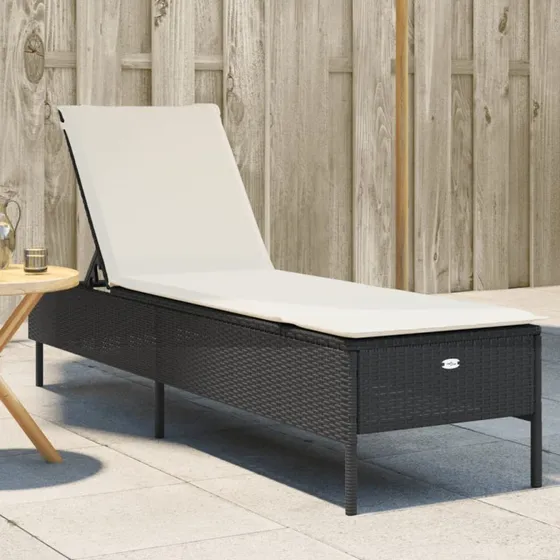 Liggestol i polyrattan med hynde – sort