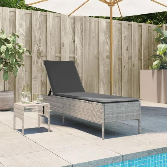 Loungesofa sæt i polyrattan med bord og pude, lysegrå