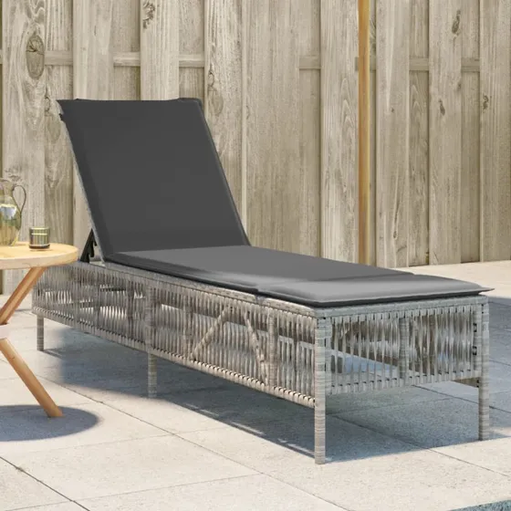 Liggestol i polyrattan med hynde - lysegrå