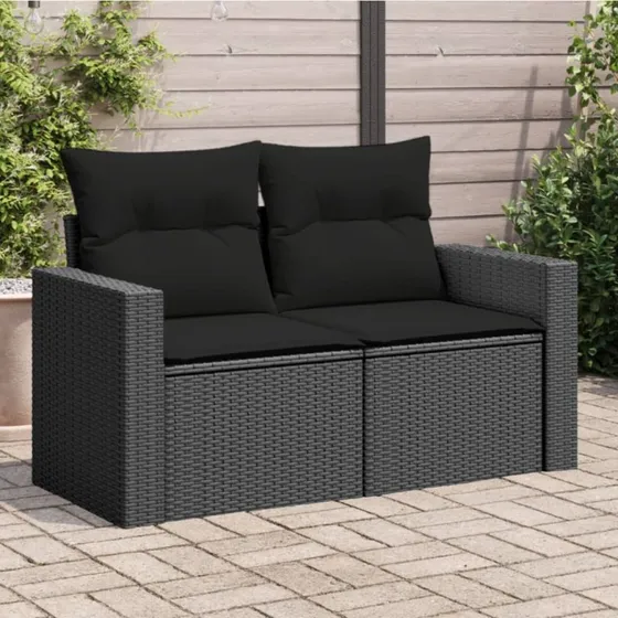 2-personers havesofa i sort polyrattan med hynder