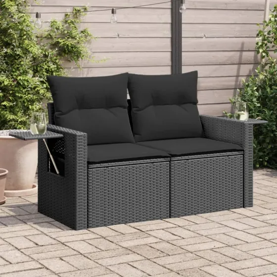 2-personers havesofa i sort polyrattan med hynder