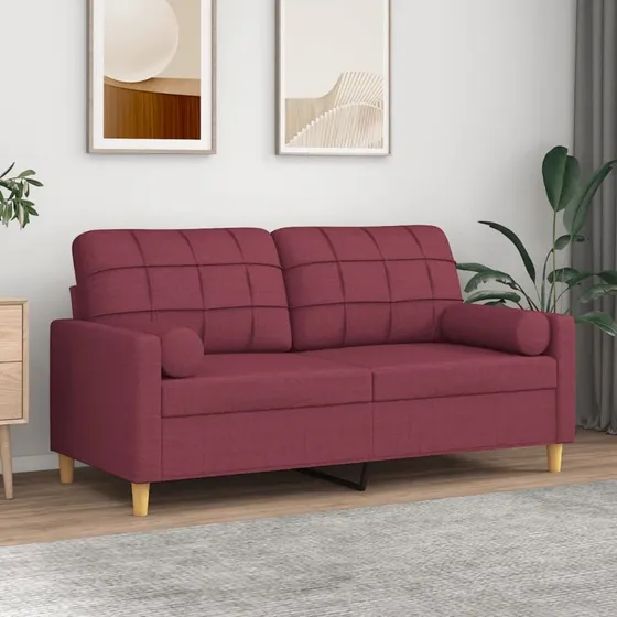 2-personers vinrød stofsofa 140 cm med pyntepuder