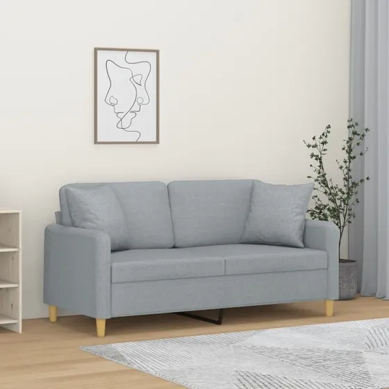 2-personers sofa 140 cm i lysegråt stof med pyntepuder