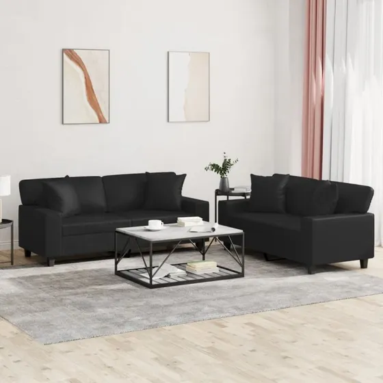2-personers sofasæt i sort kunstlæder med puder