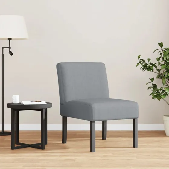 Lysegrå polstret lænestol i stof, træben