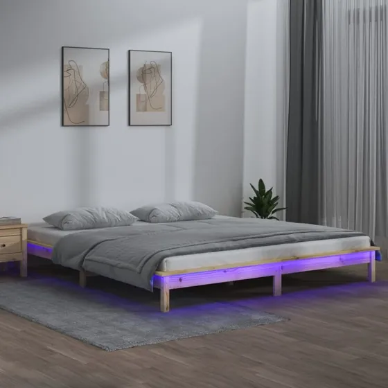 Sengeramme i massivt fyrretræ 200x200 cm med LED-lys