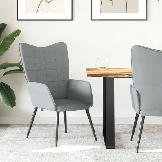 Lænestol i lysegråt stof med stålstel