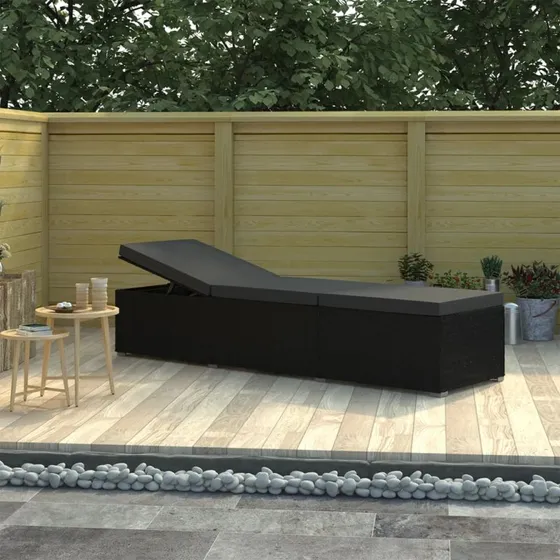 Liggestol i sort polyrattan med hynde og justerbar ryg