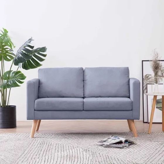 2-personers sofa i lysegrå stof - komfortabel & aftagelige betræk