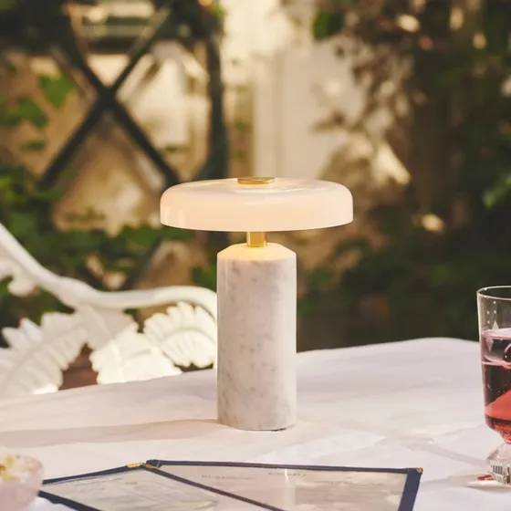 Design By Us Trip bordlampe 17x21 cm Carrara marmor