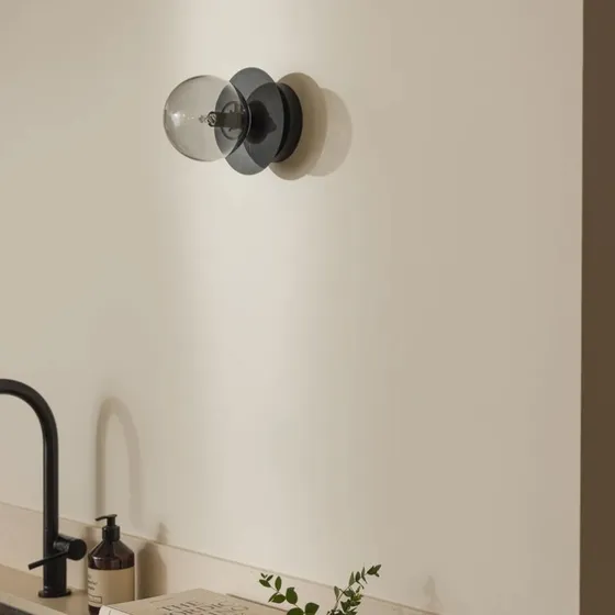 Globen Lighting Art Deco loftlampe, sort røgglas