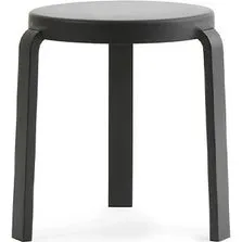 Normann Copenhagen Tap skammel, sort sæde og sorte egetræsben