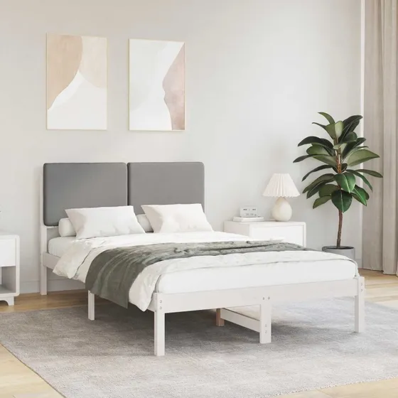 Sengestel 135x190 cm med polstret lysegrå hovedgavl