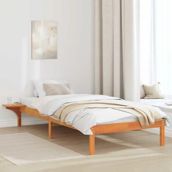 Sengestel i massivt fyrretræ med natborde 80x200 cm