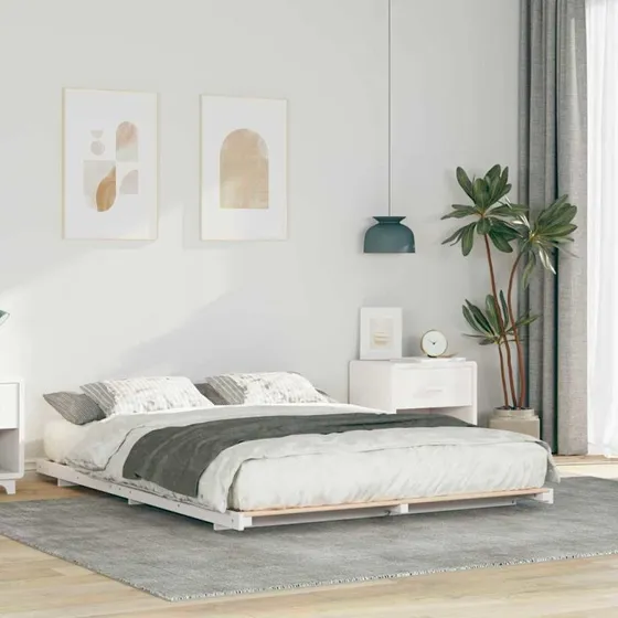 Gulvseng ramme 140x200 cm i hvidt massivt fyrretræ