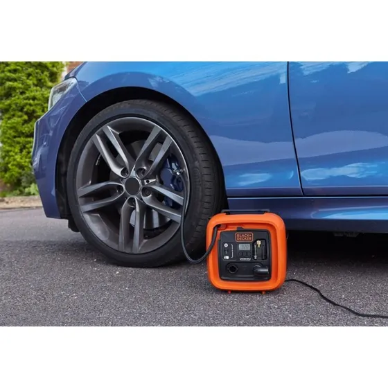 Black & Decker ASI400-XJ 12V kompressor med digital trykmåler