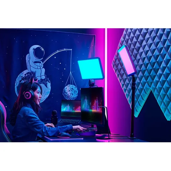Razer Key Light Chroma Spotlight med Bordbeslag (260x360mm)