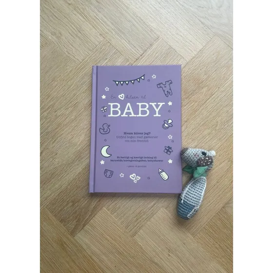 Babybog En hjertelig hilsen til baby – lilla, 68 sider